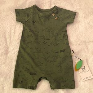 Green jumpsuit with animal prints 0-3 month’s old